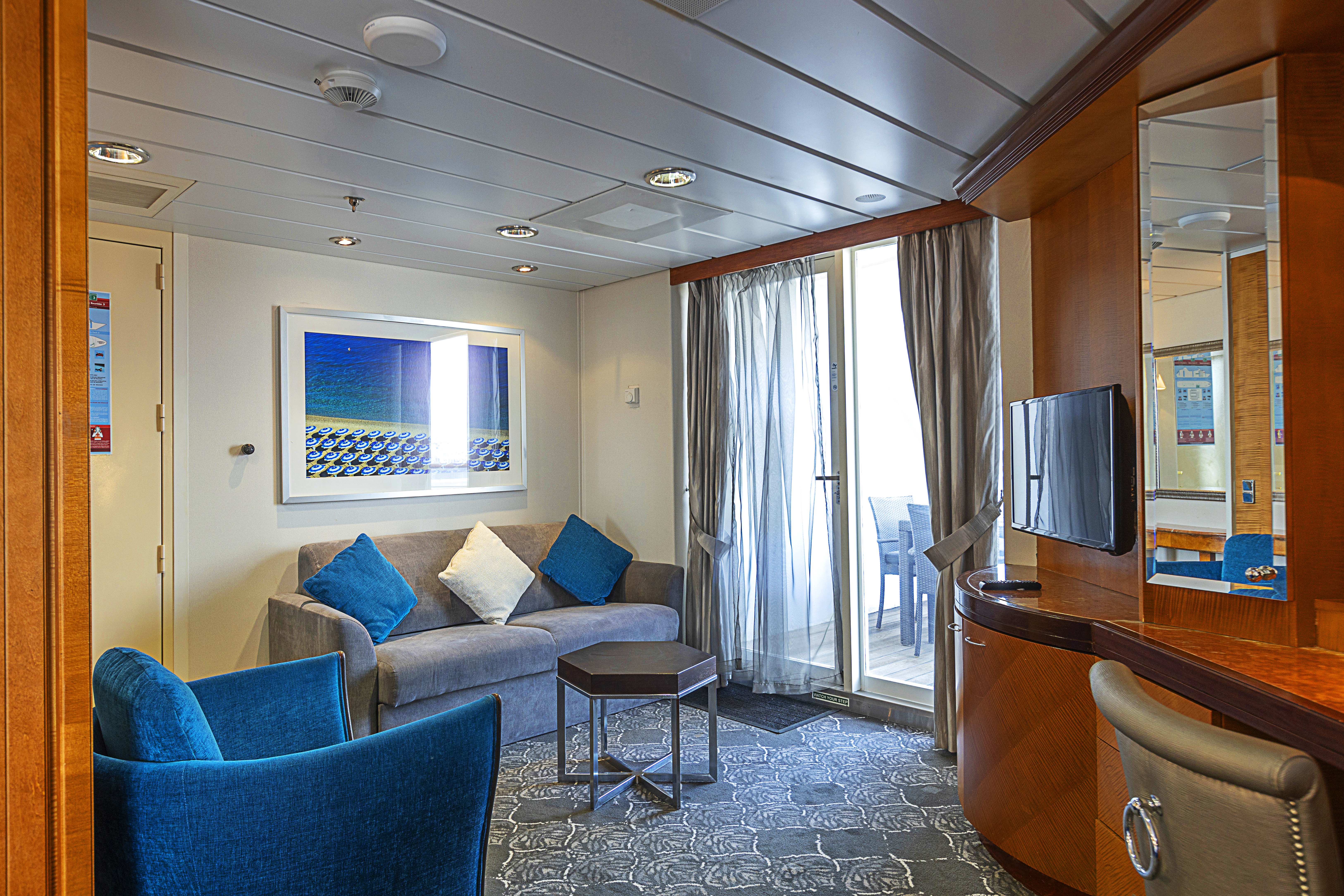 Cordelia Cruise Mini Suite